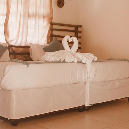 Leeville Guesthouse Kasane Buitenkant foto