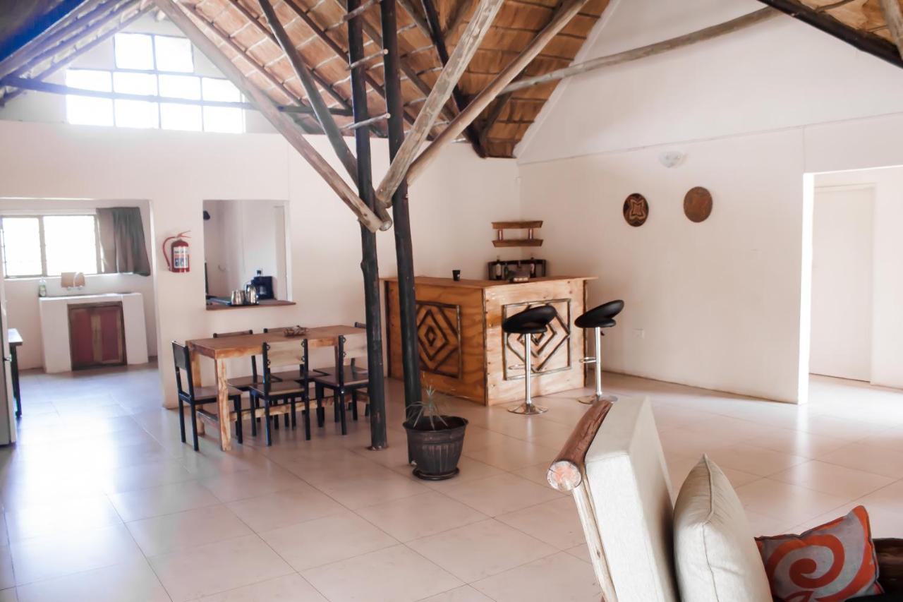 Leeville Guesthouse Kasane Buitenkant foto