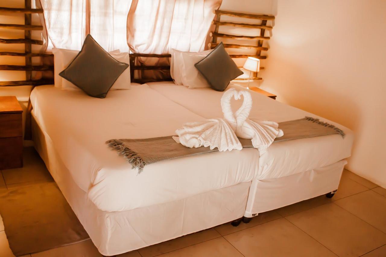 Leeville Guesthouse Kasane Buitenkant foto