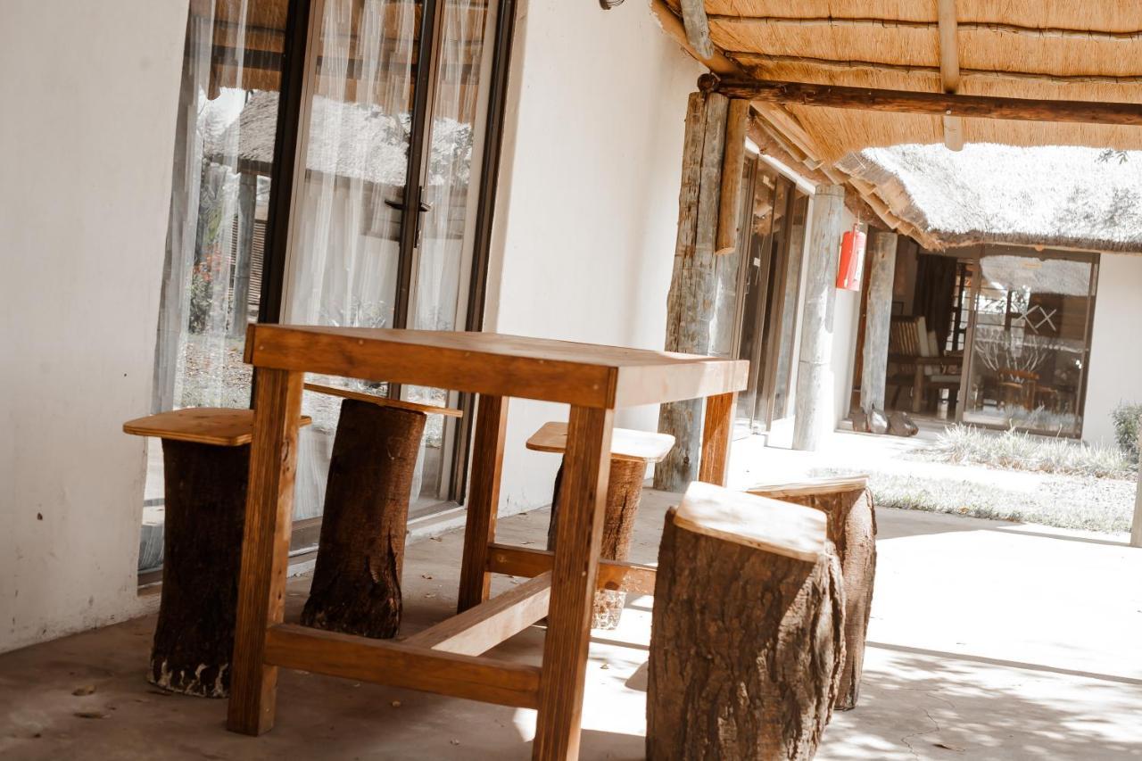 Leeville Guesthouse Kasane Buitenkant foto